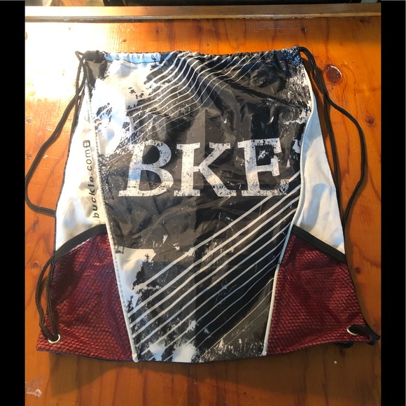 BUCKLE SPORTS/GYM BAG - Picture 1 of 4